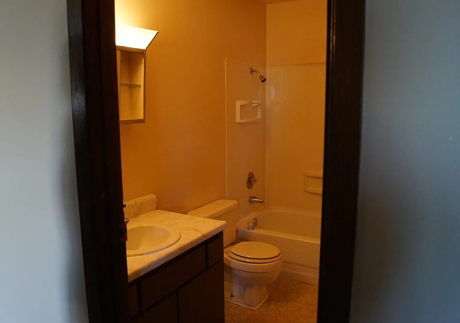 Arnold's Park Apartments — Photo 4