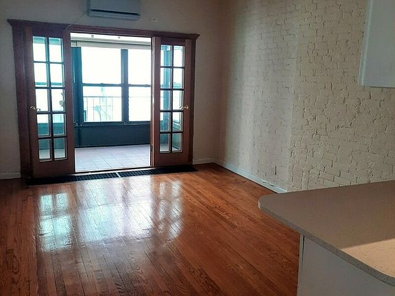 2nd image of 135 E 35th St APT 3R