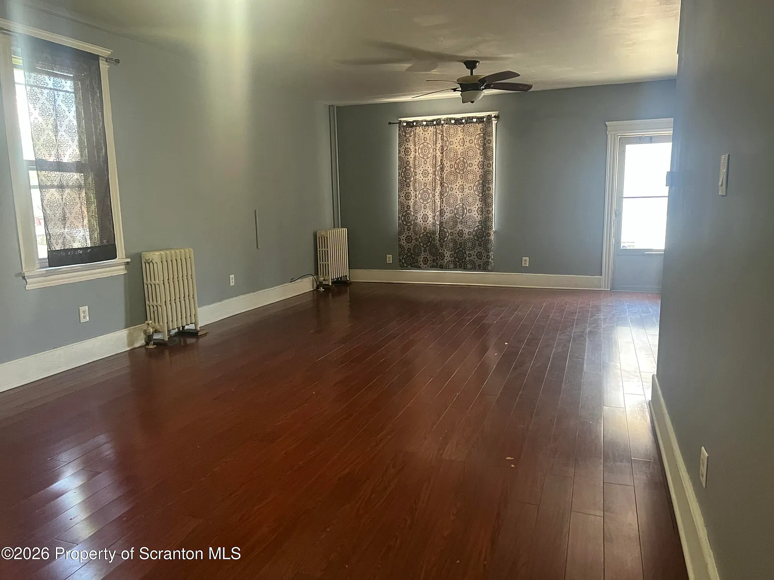 3 bed, 1.0 bath, 1500 sqft, $1,400 — Photo 4