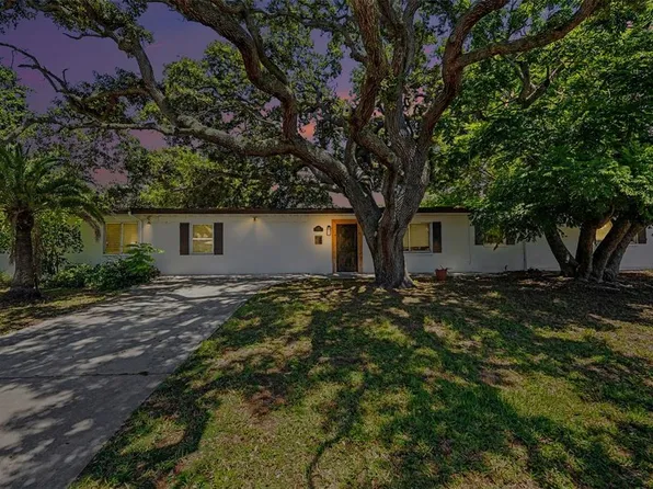 217 Garden Cir, Belleair, FL 33756
