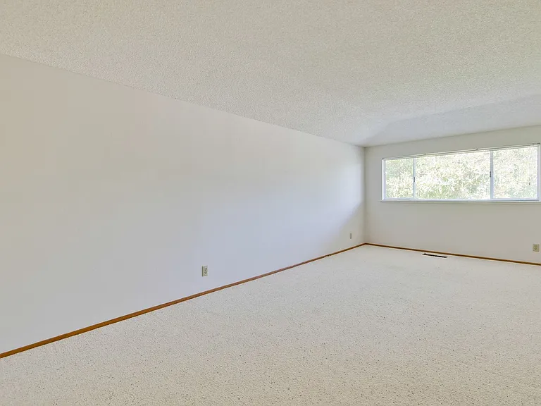 21940 Rucker Dr — Photo 46