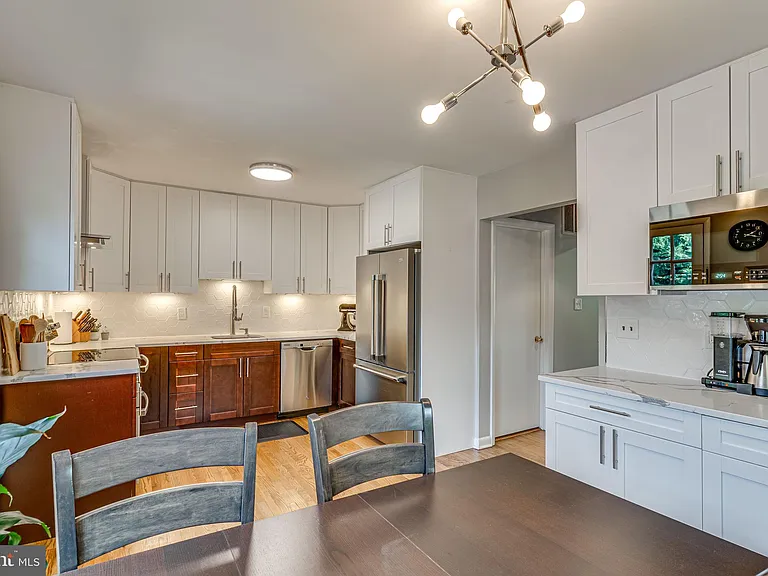 3 Groves Ave — Photo 11