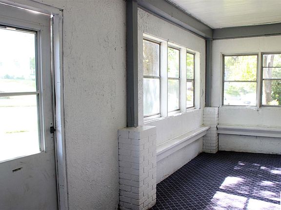 2nd image of 1911 Ingleside Ave