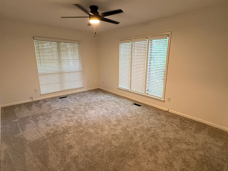 2620 N Taylor St — Photo 13