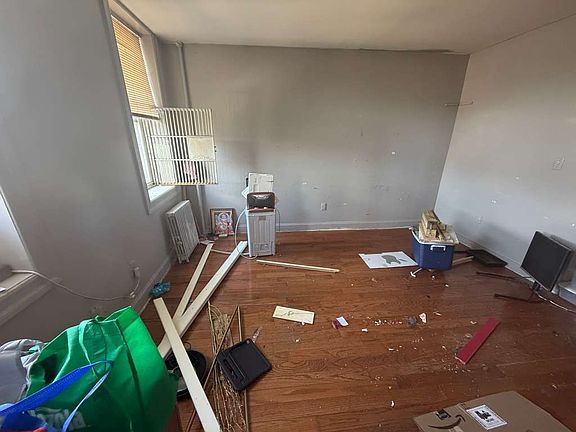 4th image of 6310-12 Broadway #35