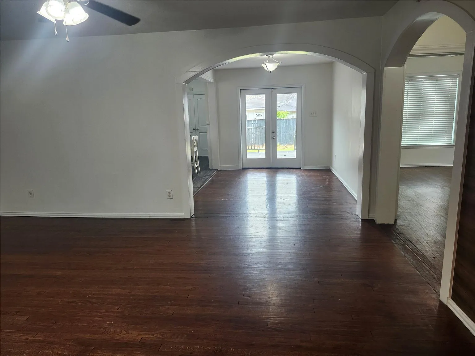 2 bed, 1.0 bath, 1123 sqft, $1,695 — Photo 2