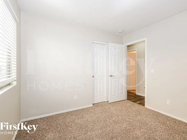 3141 W Sunland Ave — Photo 11