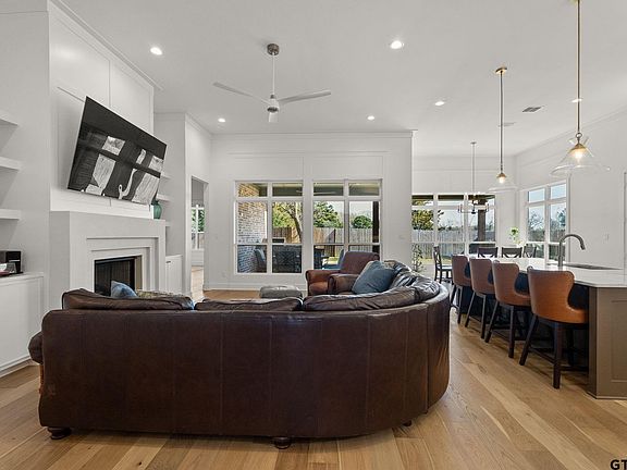 4th image of 4428 Keechi Creek Rd