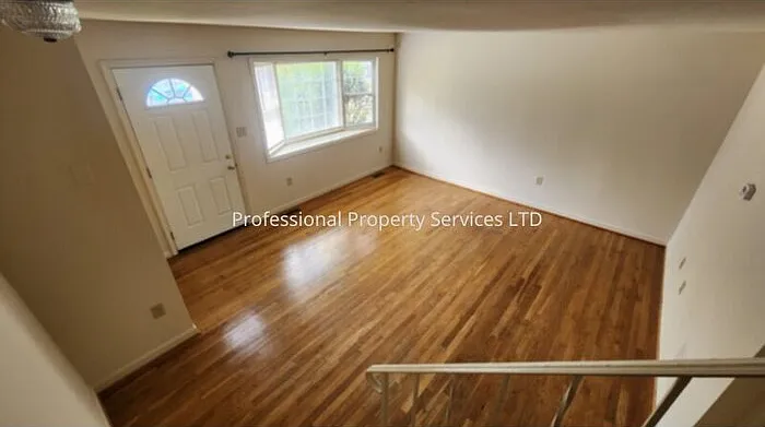 1912 Abbey Ln — Photo 4