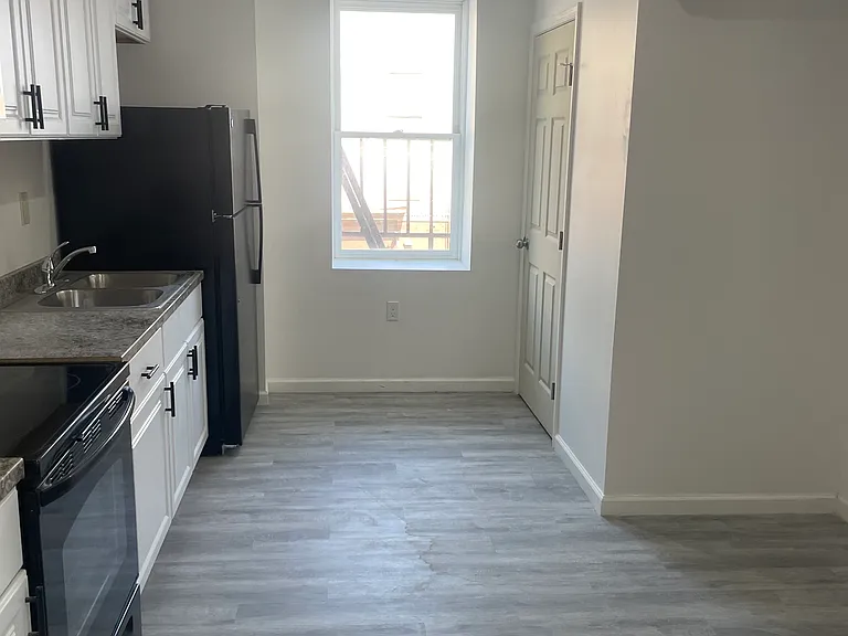1600 W Baltimore St #1 — Photo 10