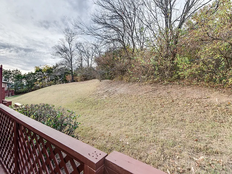 102 Villa View Ct — Photo 36