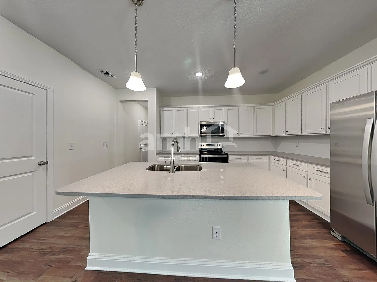 4 bed, 2.5 bath, 2053 sqft, $2,520 — Photo 4