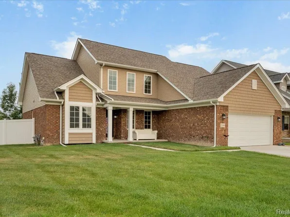 23990 Pennington Ln, Brownstown, MI 48134