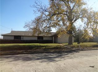 201 Slossen St, Webster, TX 77598