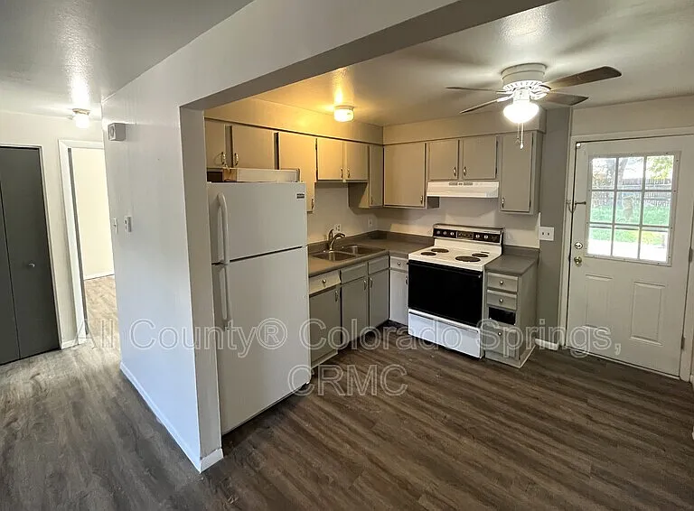 329 Bonnie Ct #1 — Photo 7
