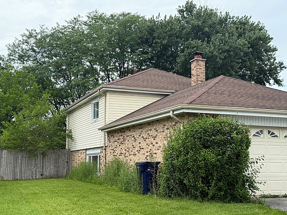 2nd image of 15226 Oxford Dr
