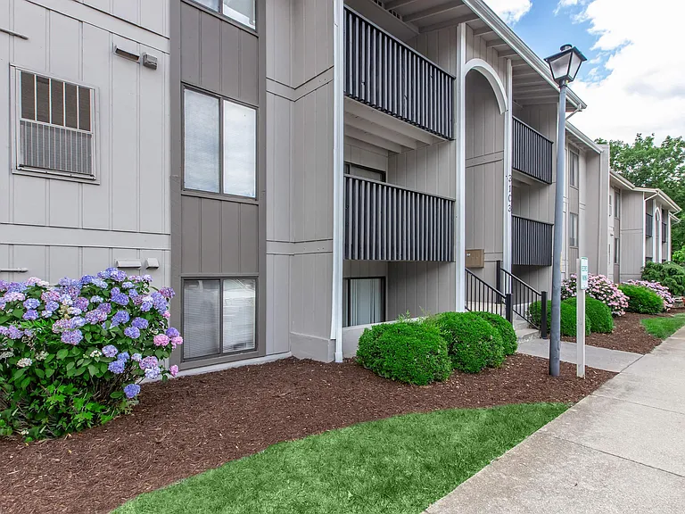 Honeywood Apartments — Photo 17