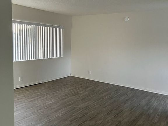 4th image of 4086 W 139th St #E