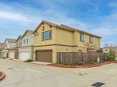 11090 International Dr photo 1