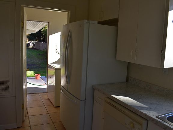 5th image of 6300 Mariposa Ave