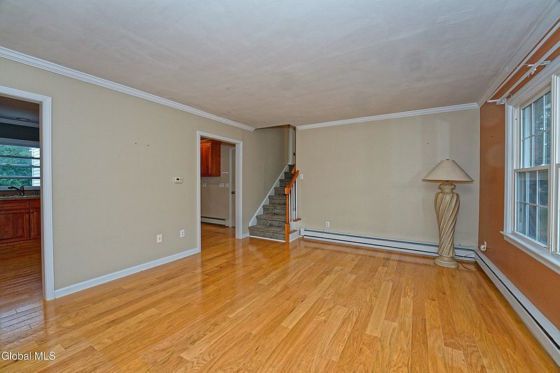 5th image of 219 Rotterdam Street