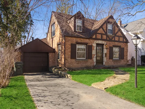 722 Highland Ave, Barrington, IL 60010