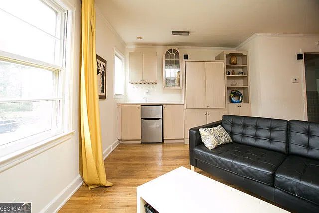 2 bed, 1.0 bath, $1,300 — Photo 4