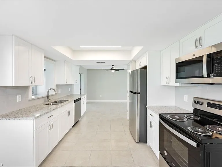 4862 Regal Dr — Photo 8