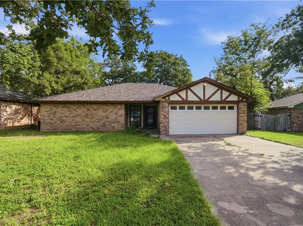 2907 Forestwood Dr, Bryan, TX 77801
