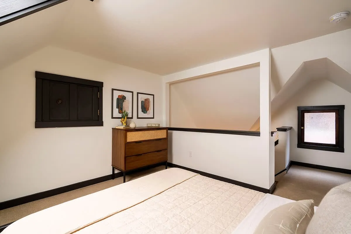 2319 NW Raleigh St — Photo 3