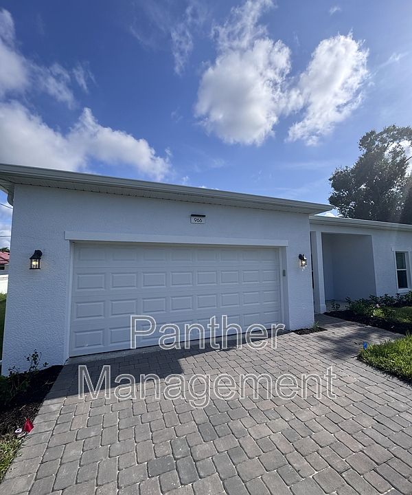 1st image of 966 Hood Ave NW
