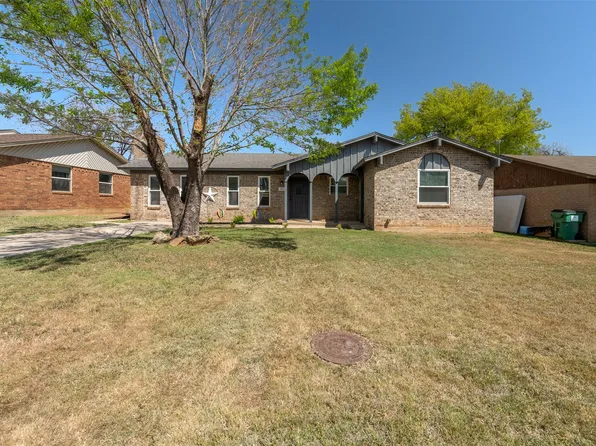 1320 Edgehill Trl, Iowa Park, TX 76367