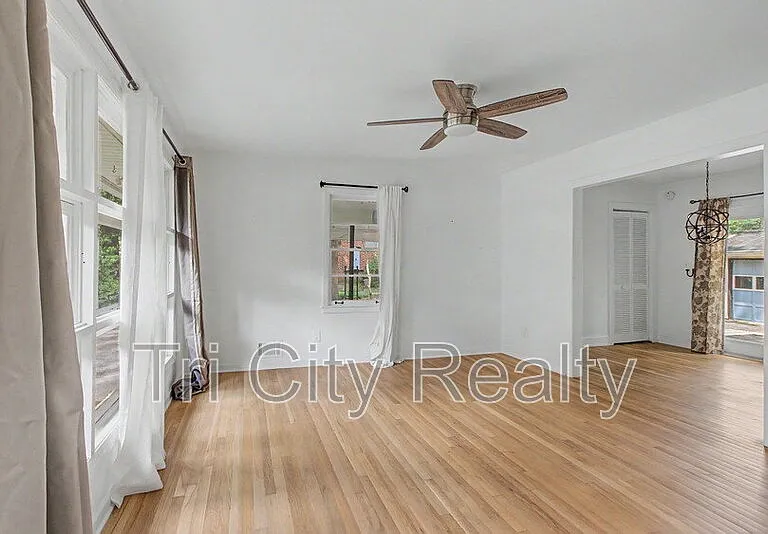 212 Hilltop Dr — Photo 11