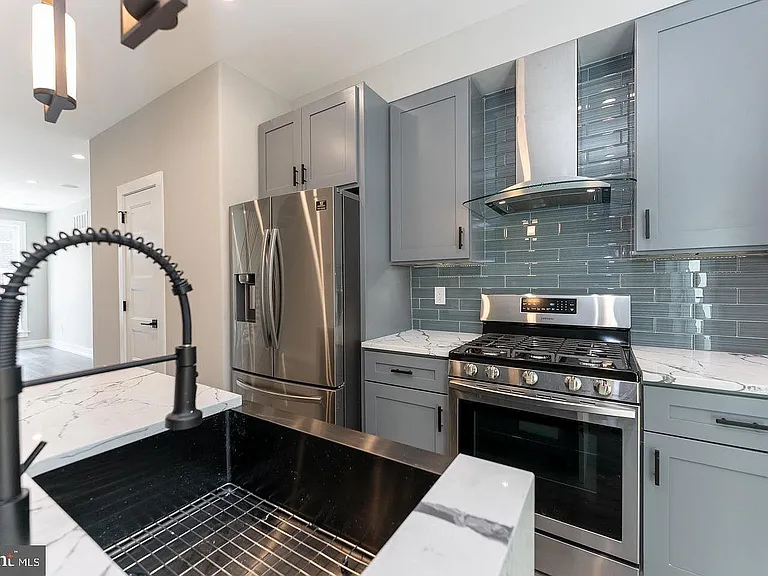 2127 N Randolph St — Photo 13