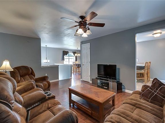 5th image of 305 Emann Dr