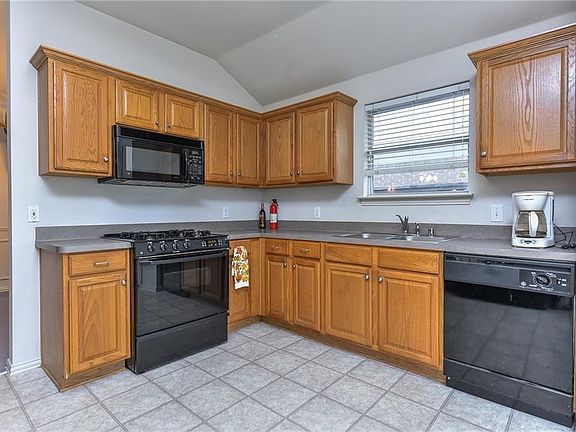 5th image of 4509 Fox Meadows Ln