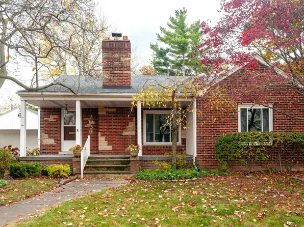 2039 Hampton Rd, Grosse Pointe Woods, MI 48236