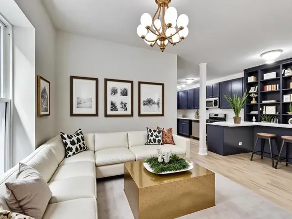 815 S Carpenter St #2F, Chicago, IL 60607