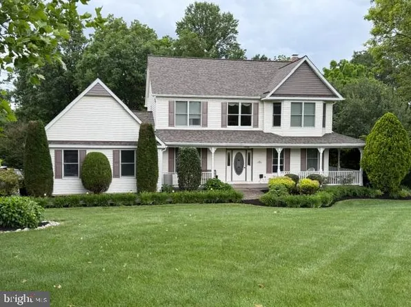 4430 Embassy Dr, Sykesville, MD 21784