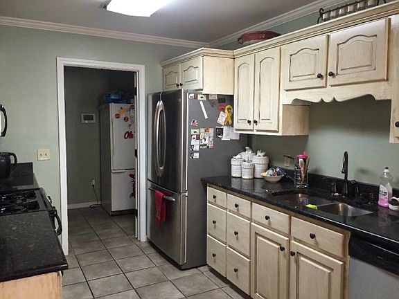 2nd image of 816 Maplewood Dr