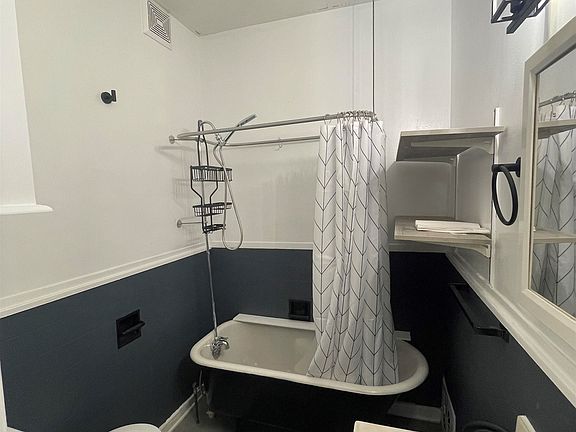 5th image of 309 N Catherine St #3