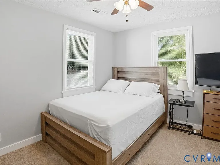 308 Maple Ln — Photo 9