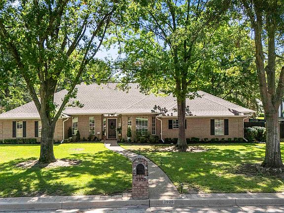 3rd image of 3920 Cloverdale Dr