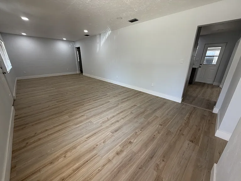 131 W Atwater Ave — Photo 3