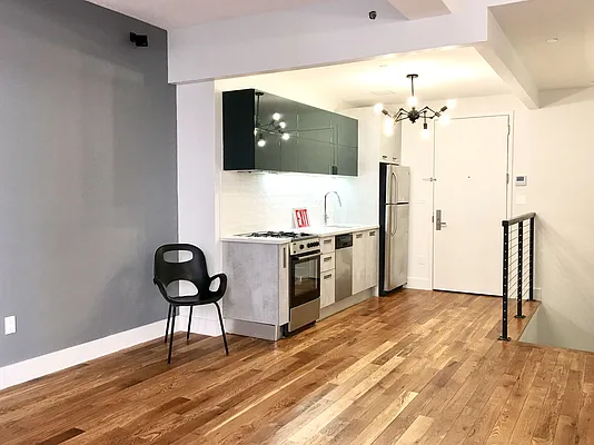 Rented by Manhattan Management LLC | media 40