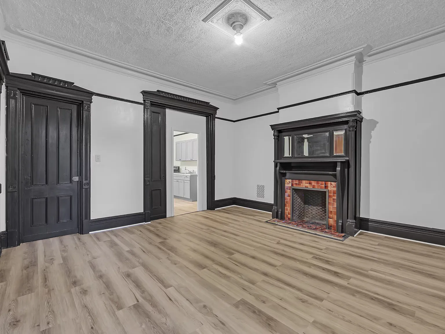 424 Hancock Street — Photo 2