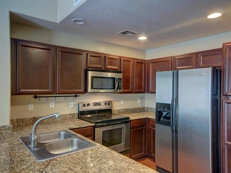 726 N Laguna Dr — Photo 8