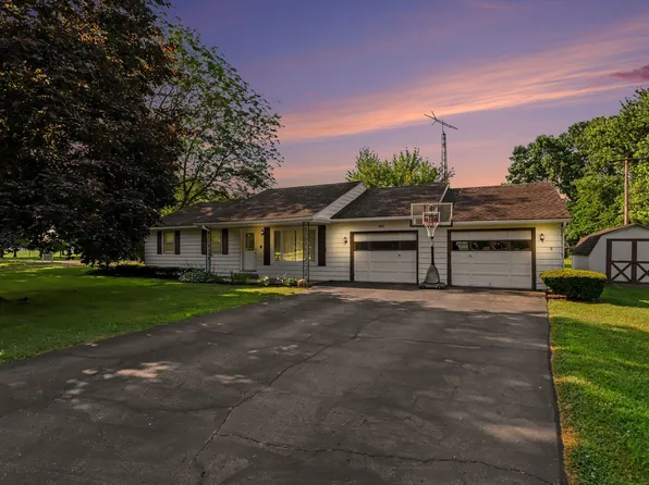1025 Clausen Ave, Three Rivers, MI 49093