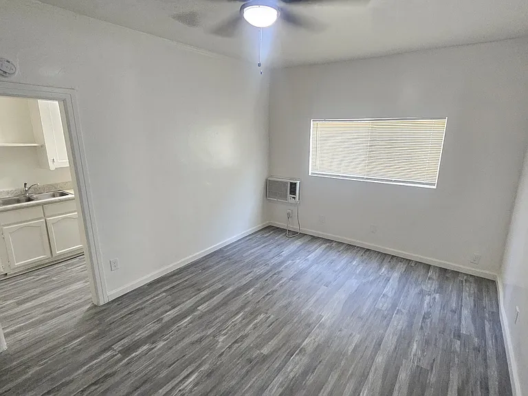 239 W 25th St #4 — Photo 2