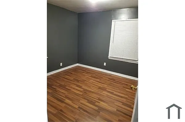 21722 Orion Ave photo 1
